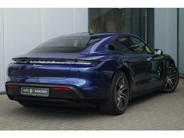 Porsche Taycan 79 kWh 2022 Elektrisch 2