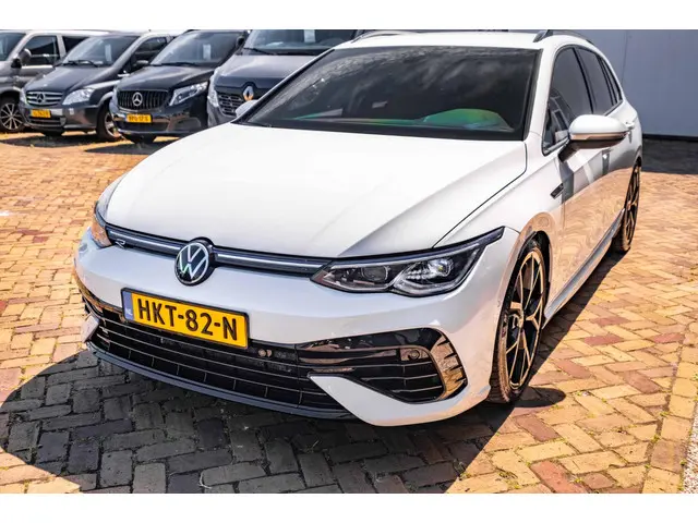 Volkswagen Golf Variant R | 322 PK | 2023 Benzine 17