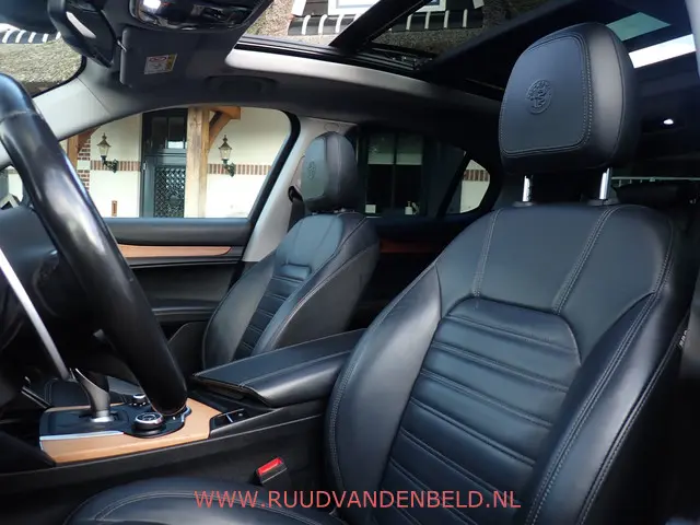 Alfa Romeo Stelvio 2.0T AWD First Edition 2017 Benzine 12