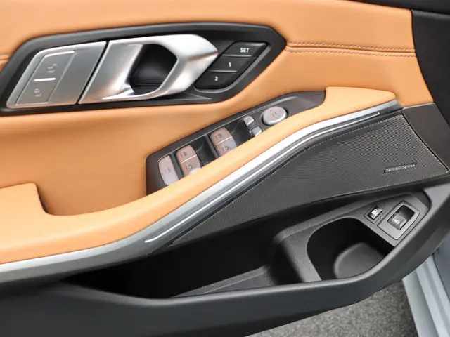 BMW 3 Serie Sedan 330e 2023 Hybride Benzine 18