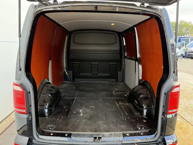 Volkswagen Transporter 2.0 TDI 150PK 2019 Diesel 12