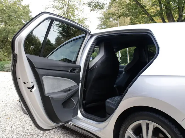 Volkswagen Golf 1.5 eTSI R-Line 2022 Benzine 29