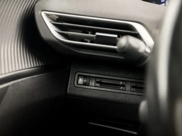 Peugeot 5008 1.2 PureTech Sport 7 Persoons 2017 Benzine 22