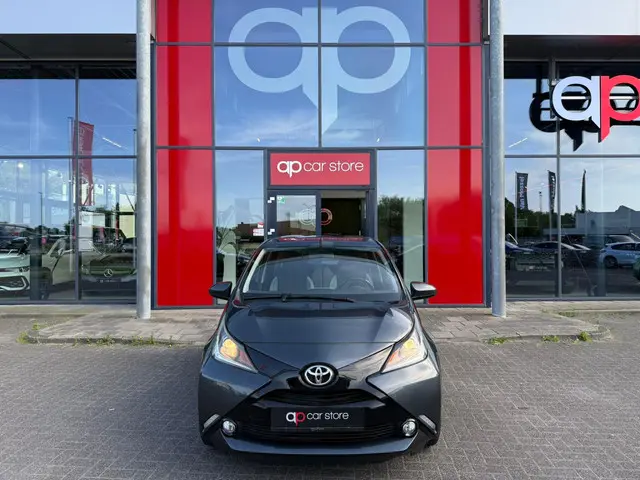 Toyota Aygo 1.0 VVT-i x-play 2015 Benzine 2