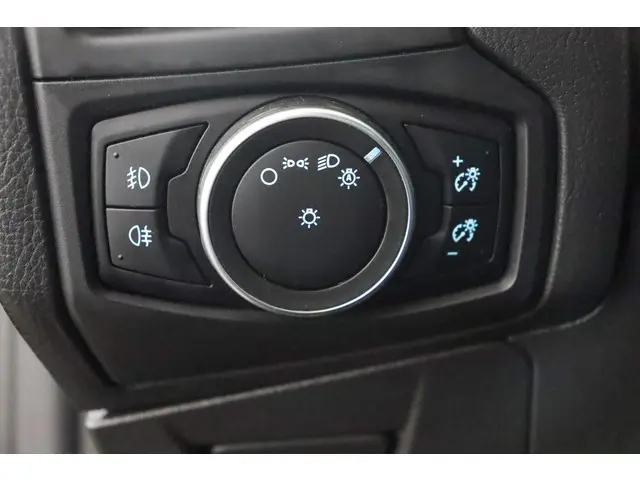 Ford Focus Wagon 1.5 Titanium Edition 2015 Benzine 24