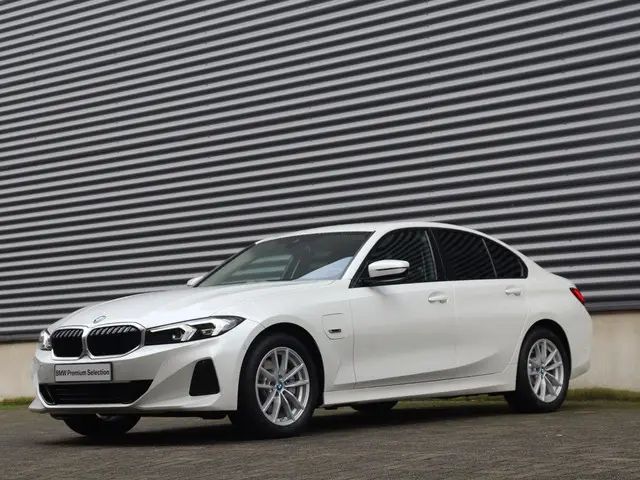BMW 3 Serie Sedan 330e 2023 Hybride Benzine 35