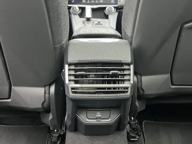 Lynk & Co 01 1.5 2023 Hybride Benzine 35