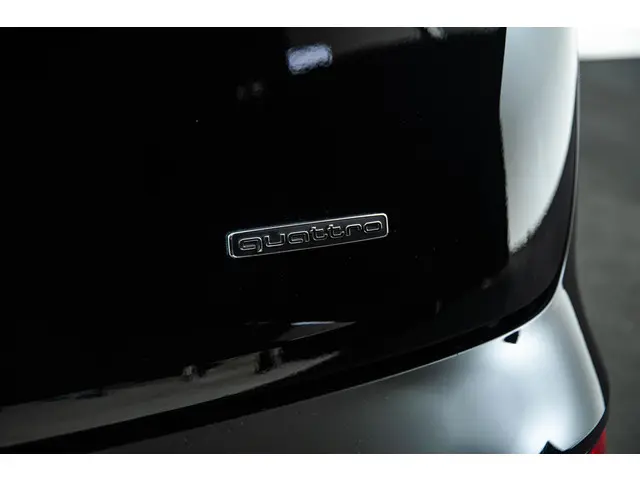 Audi Q5 55 TFSI e S edition 2023 Hybride Benzine 45