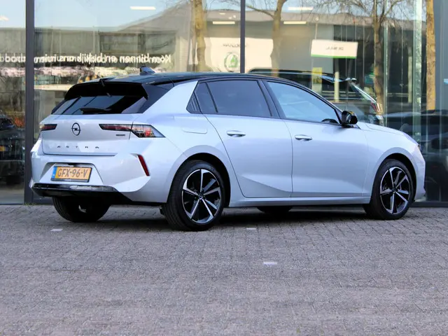 Opel Astra 1.2 Turbo Hybrid GS 2024 Hybride Benzine 6