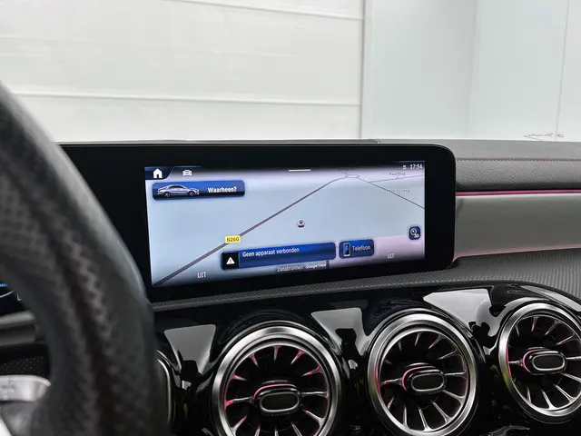 Mercedes-Benz CLA 180 AMG Line 2023 Hybride Benzine 44