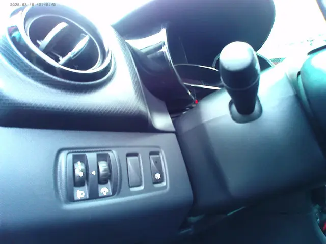 Renault Clio 0.9 TCe Expression (NAVI +Airco ) 2013 Benzine 13