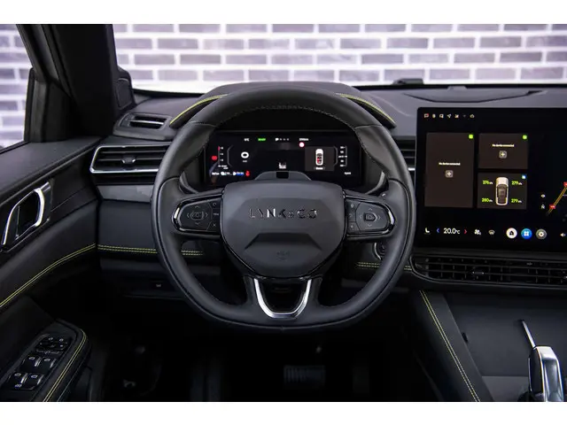 Lynk & Co 01 1.5 Plug-in Hybrid Core 2025 Hybride Benzine 3