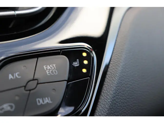 Toyota C-HR 1.8 Hybrid Executive 2019 Hybride Benzine 33