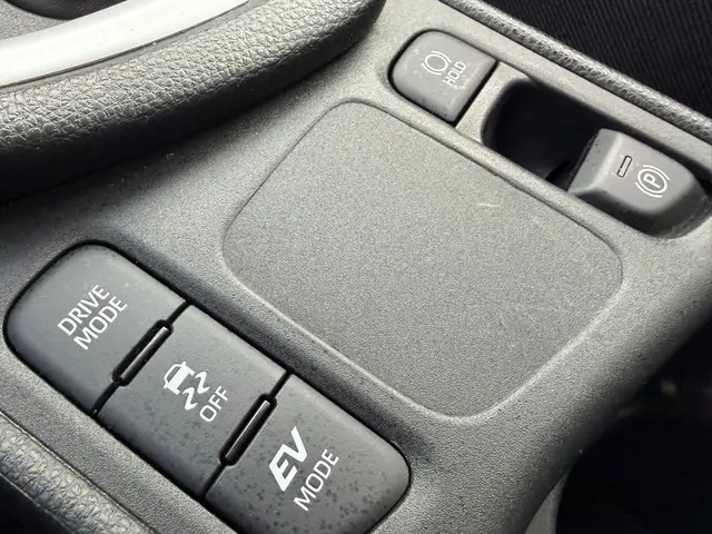 Toyota Yaris 1.5 Hybrid Comfort 2024 Hybride Benzine 13