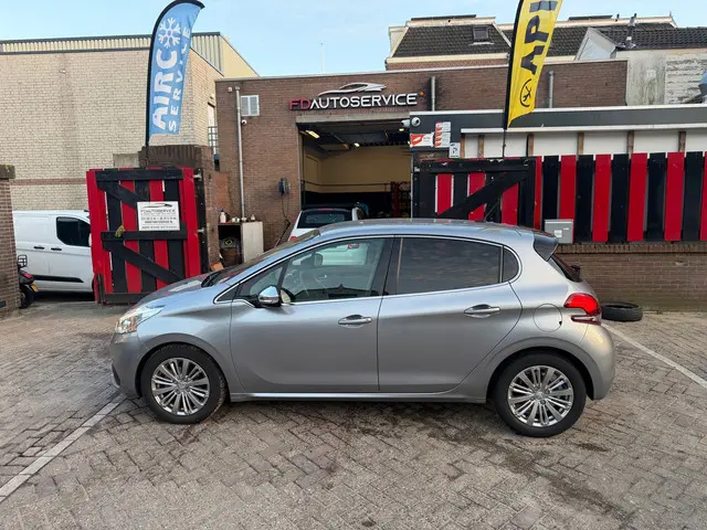 Peugeot 208 1.2 PureTech Allure 2019 Benzine 8