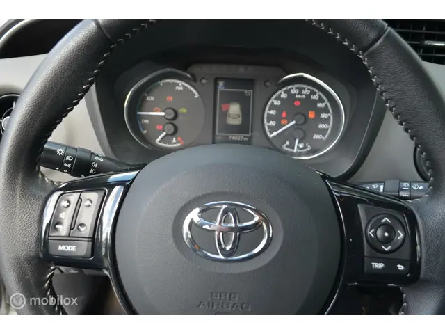 Toyota Yaris 1.5 VVT-i Dynamic Hybrid. "Sale" 2018 Benzine 13