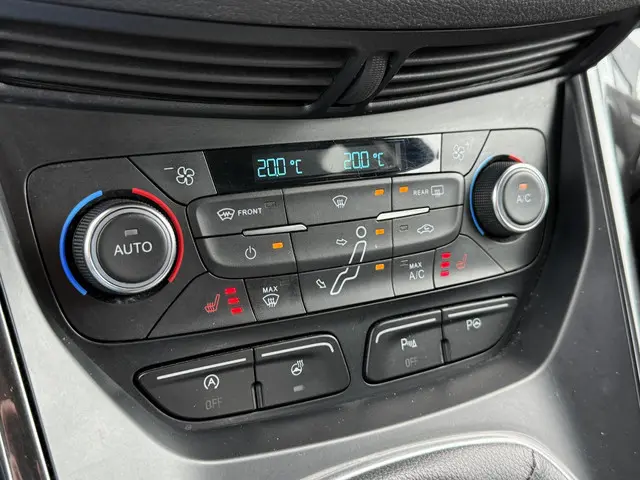 Ford C-MAX 1.0 Titanium 2015 Benzine 22