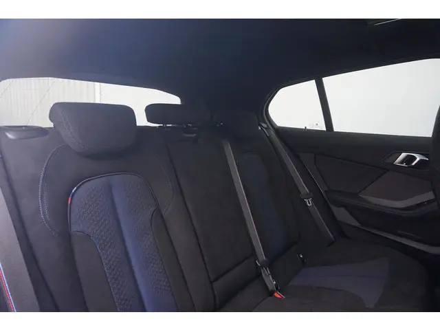 BMW 1 Serie 5-deurs M135i xDrive 2025 Benzine 11