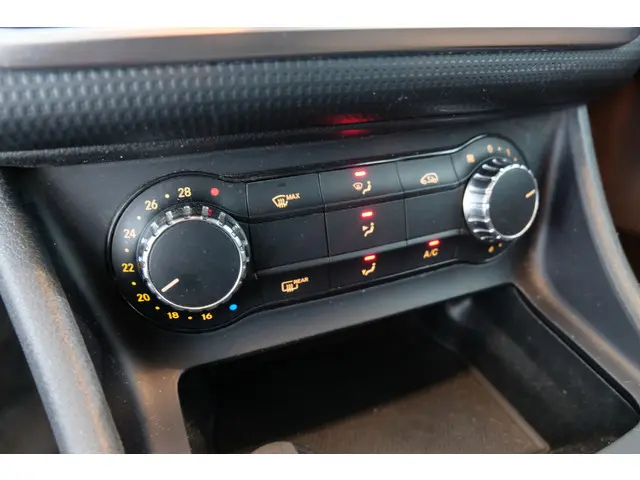 Mercedes-Benz A-Klasse 180 2013 Benzine 12