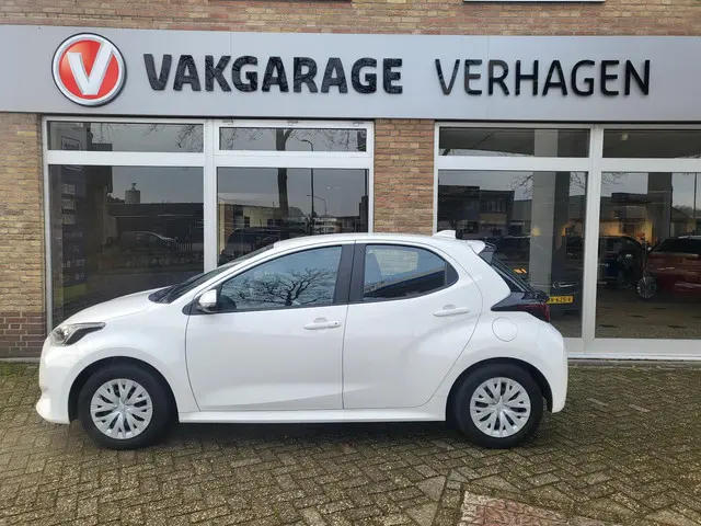 Toyota Yaris 1.5 Hybrid Active 2022 Hybride Benzine 2