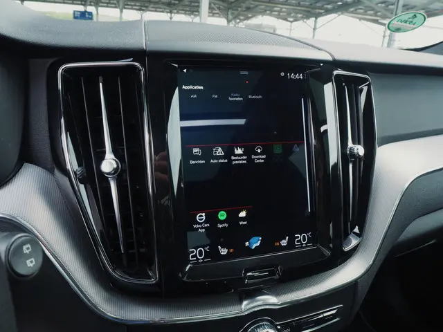 Volvo XC60 2.0 D4 R-Design 2019 Diesel 18