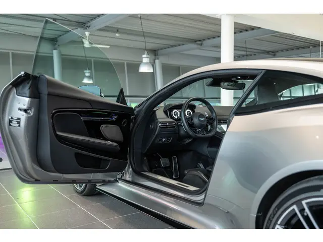 Aston Martin DB12 4.0 V8 2024 Benzine 24