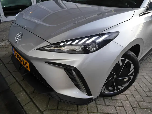 MG MG4 Electric Luxury 64 kWh 2023 Elektrisch 37