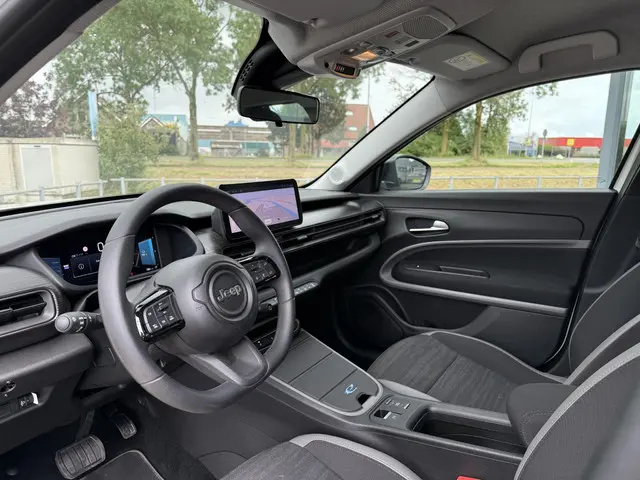 Jeep Avenger Longitude 54 kWh Aut. 2024 Elektrisch 11