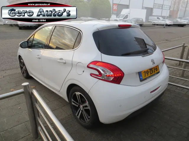 Peugeot 208 1.2 VTi Allure panorama dak 2012 Benzine 3