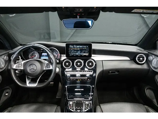 Mercedes-Benz C-Klasse Cabrio AMG 63 2018 Benzine 33