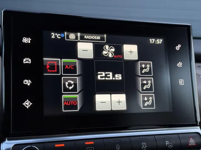 Citroën C4 Cactus 1.2 e-VTi Shine 2014 Benzine 14