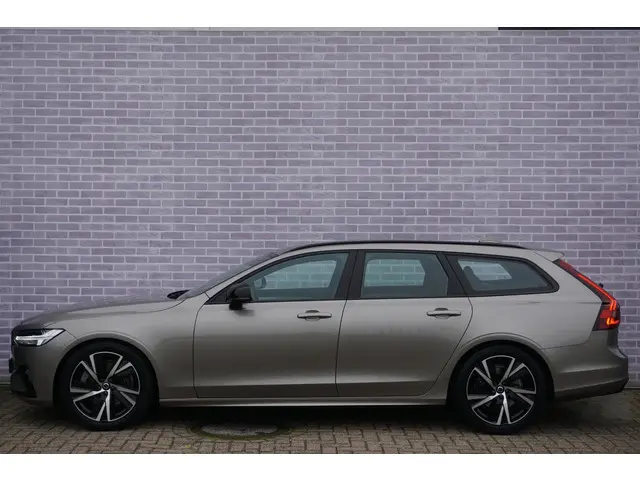 Volvo V90 2.0 B4 R-Design 2021 Benzine 17