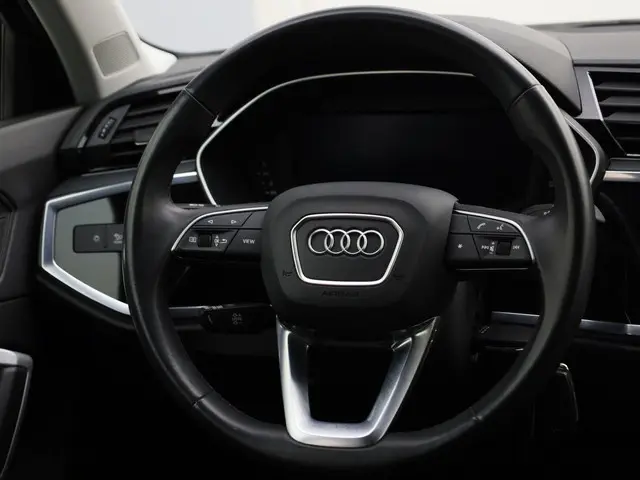 Audi Q3 35 TFSI Business Edition 2021 Benzine 34