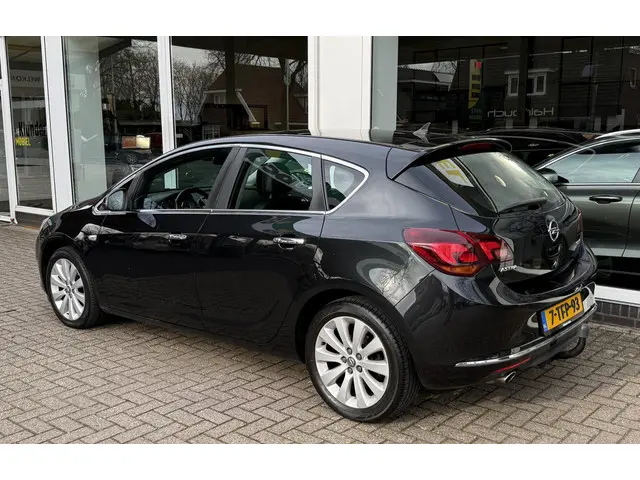 Opel Astra 1.4 Turbo Cosmo 5-drs 2013 Benzine 16