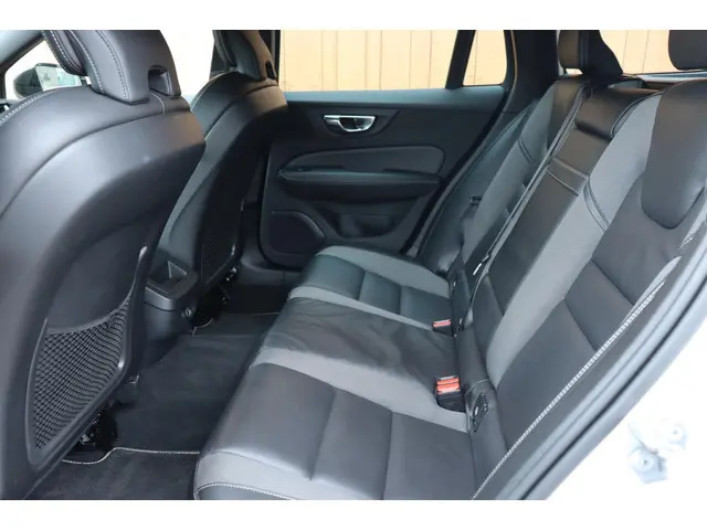 Volvo V60 2.0 T4 R-Design org. NL-auto 2019 Benzine 11