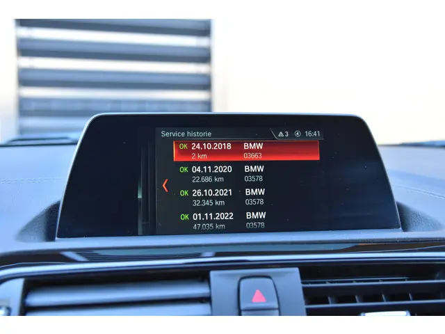 BMW 1 Serie 118i Executive 2018 Benzine 20