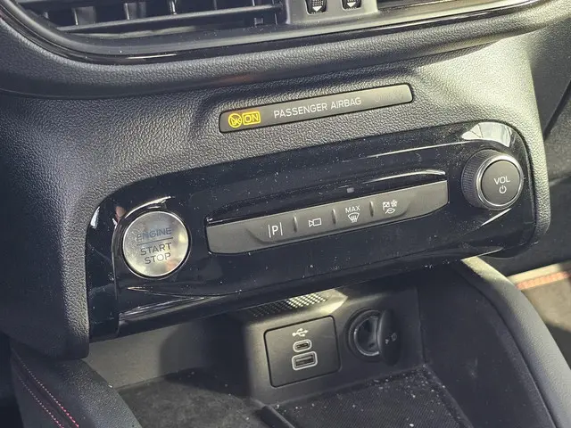 Ford Kuga 2.5 PHEV ST-Line X 2024 Hybride Benzine 26