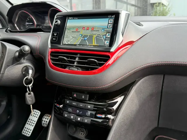 Peugeot 208 1.6 THP GTi 2014 Benzine 11