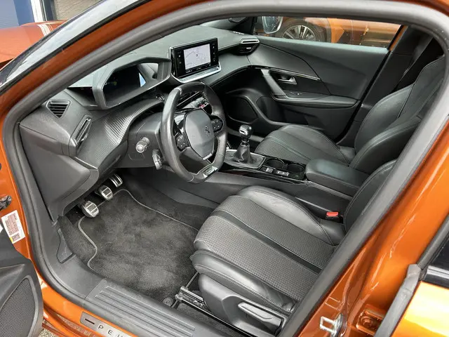 Peugeot 2008 1.2 Turbo 130 PK GT-Line 2020 Benzine 22