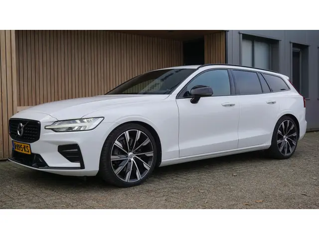 Volvo V60 2.0 T5 250pk R-Design 2019 Benzine 4