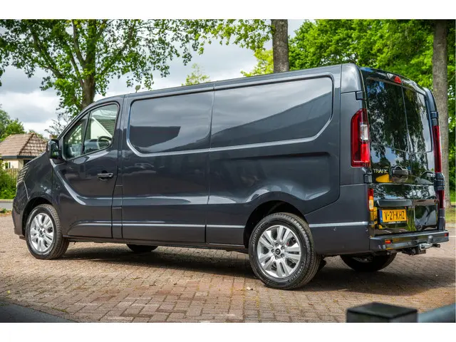Renault Trafic L2H1 T30 2.0 dCi 170 EDC Extra 2024 Diesel 8
