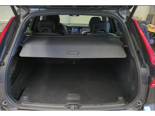 Volvo XC60 B4 D AWD Plus Dark 2023 Diesel 6