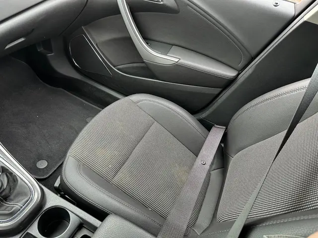 Opel Astra 1.4 Turbo Anniversary Edition 2012 Benzine 14