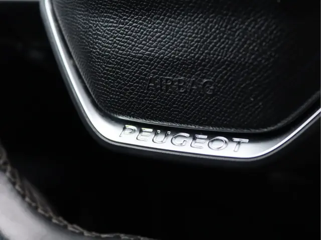 Peugeot 3008 1.2 PureTech Allure 2019 Benzine 53