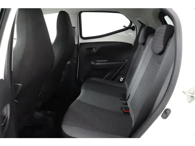 Toyota Aygo 1.0 VVT-i x-joy 2020 Benzine 18