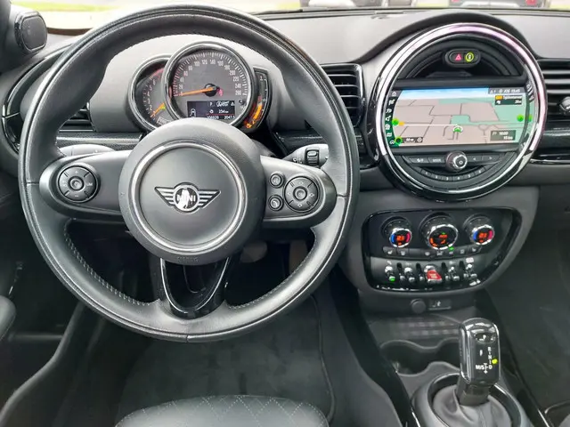 MINI Clubman 1.5 Cooper Business Edition 2019 Benzine 18