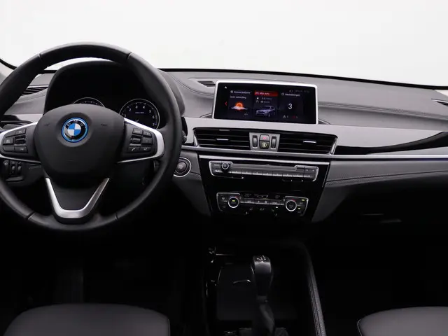 BMW X1 xDrive25e 2022 Hybride Benzine 24