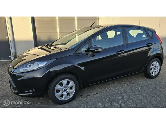 Ford Fiesta 1.25 zeer nette auto 2013 Benzine 12