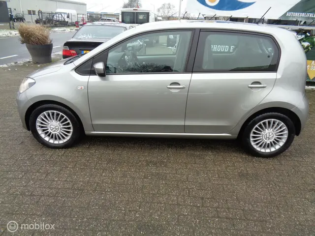 Volkswagen up! 1.0 high up! BlueMotion 2015 Benzine 6