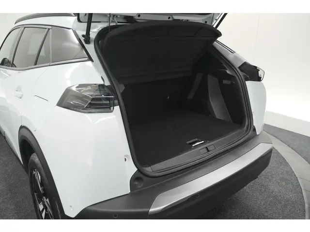 Peugeot 2008 PureTech 100 Allure 2024 Benzine 65